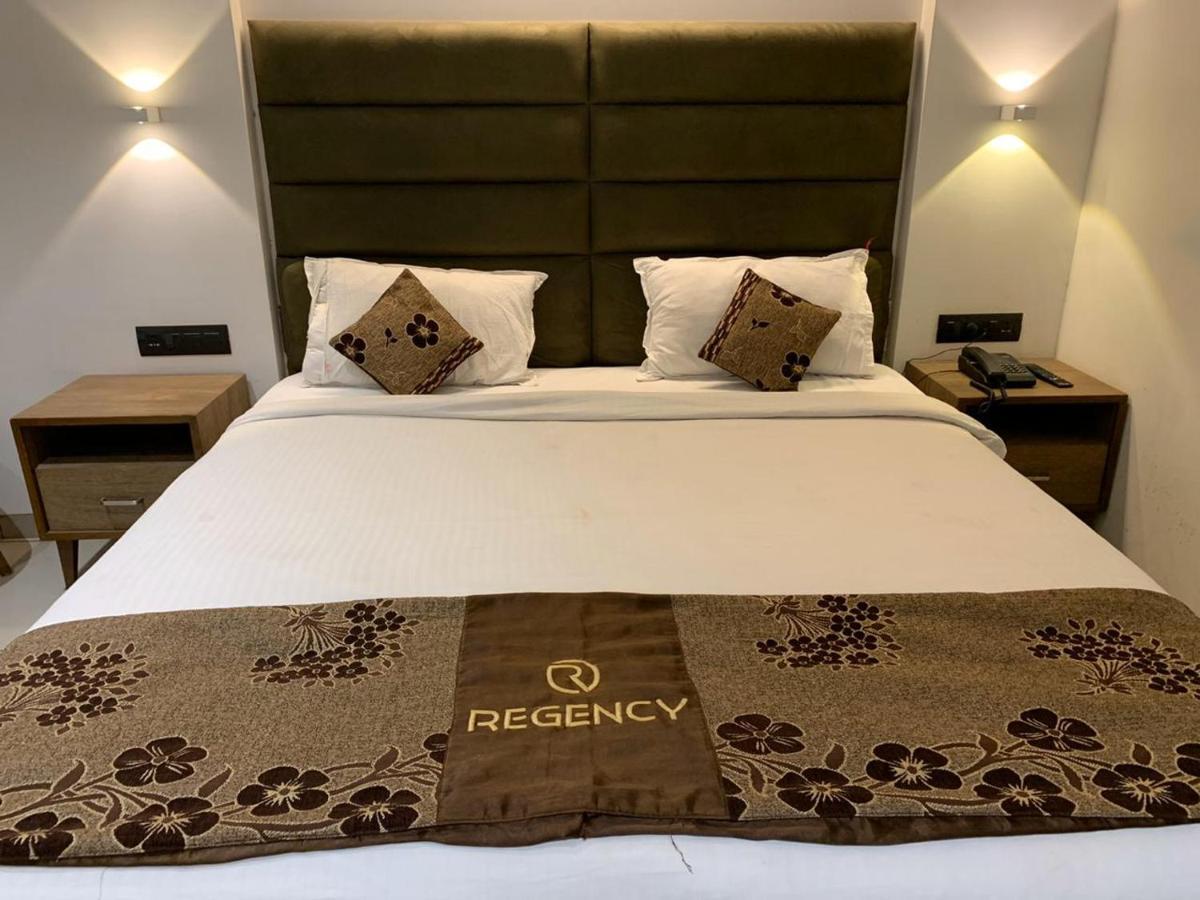 Hotel Regency Сурат Экстерьер фото