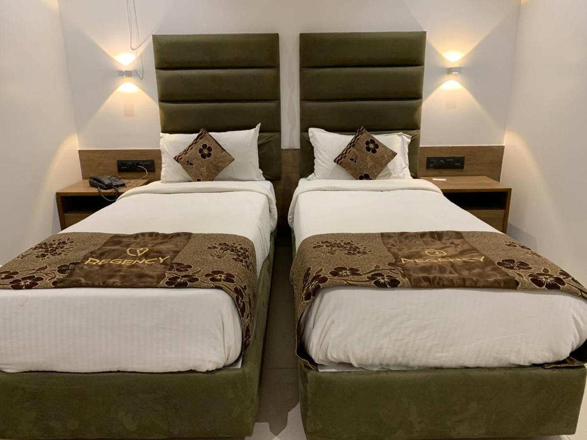 Hotel Regency Сурат Экстерьер фото